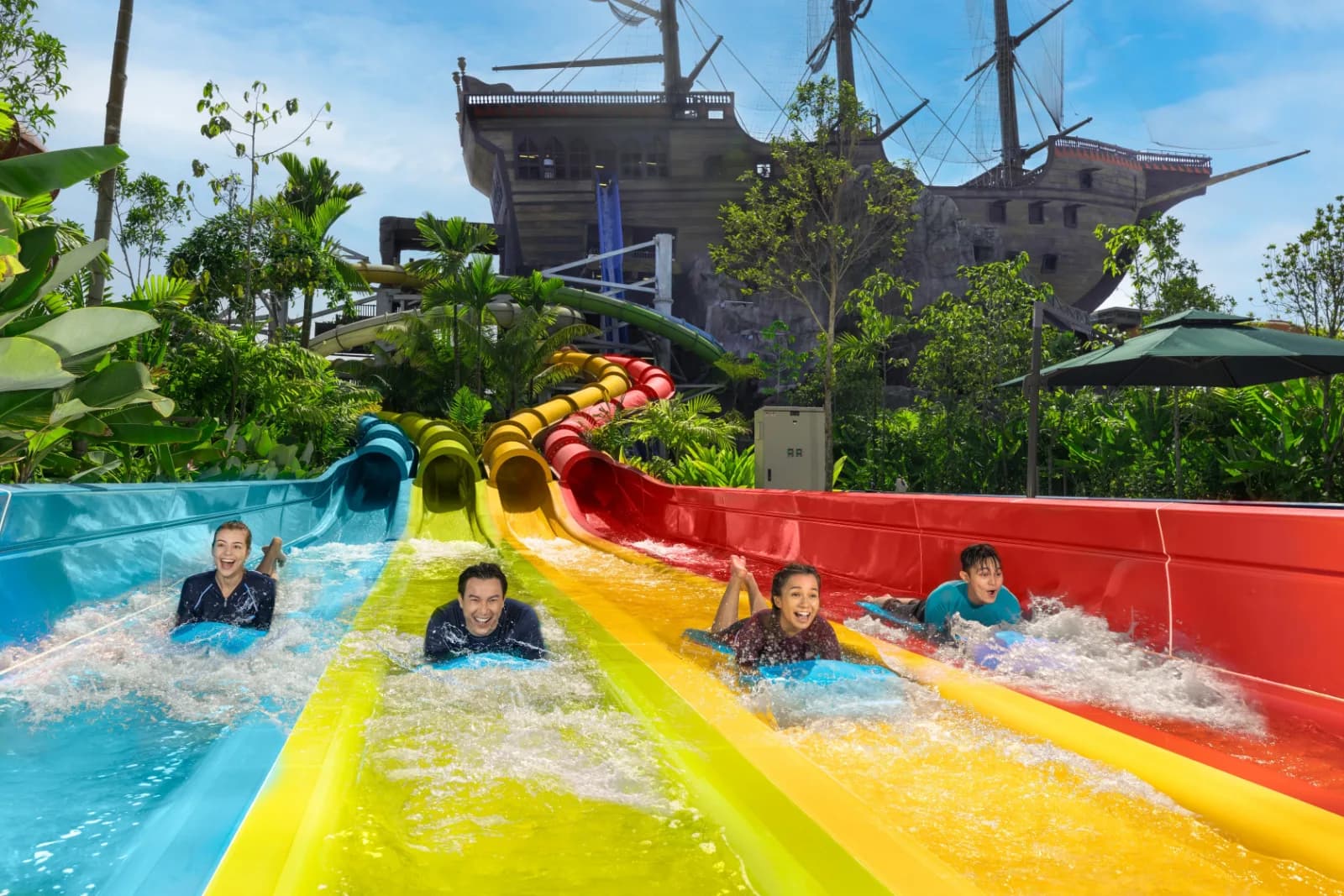 SplashMania Waterpark photo 3